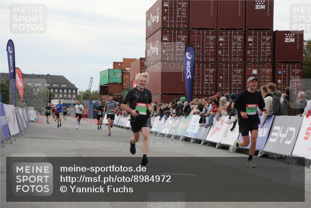 03.10.2025 - Köhlbrandbrückenlauf Yannick Fuchs http://msf.ph/oto/8984972 03.10.2025 15:57:03 Ziel 7041, 7593, 7618, 7882, 9751 meine-sportfotos.de