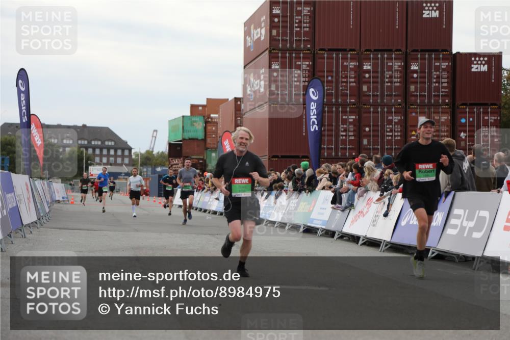 03.10.2025 - Köhlbrandbrückenlauf Yannick Fuchs http://msf.ph/oto/8984975 03.10.2025 15:57:03 Ziel 7041, 7593, 7618, 7882, 9751 meine-sportfotos.de