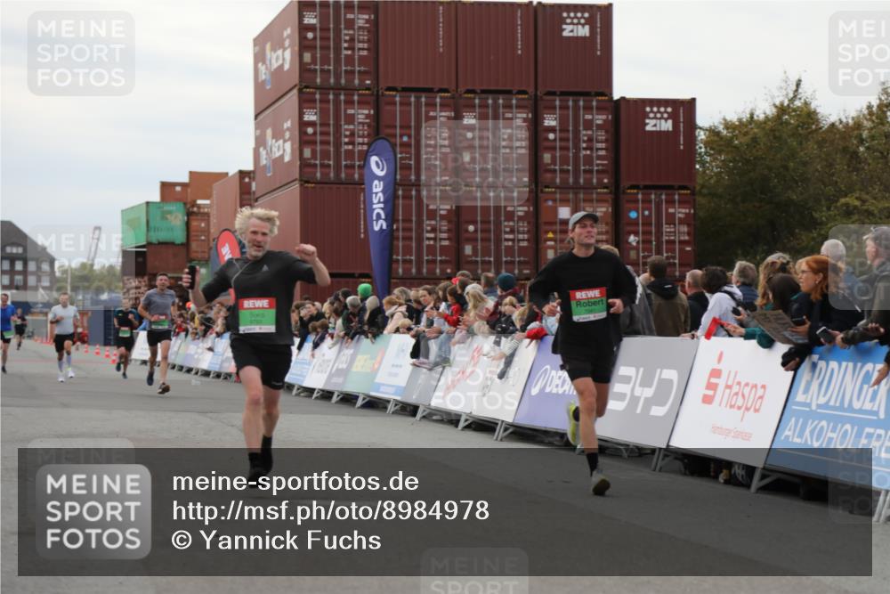 03.10.2025 - Köhlbrandbrückenlauf Yannick Fuchs http://msf.ph/oto/8984978 03.10.2025 15:57:03 Ziel 7041, 7593, 7618, 7882, 9751 meine-sportfotos.de