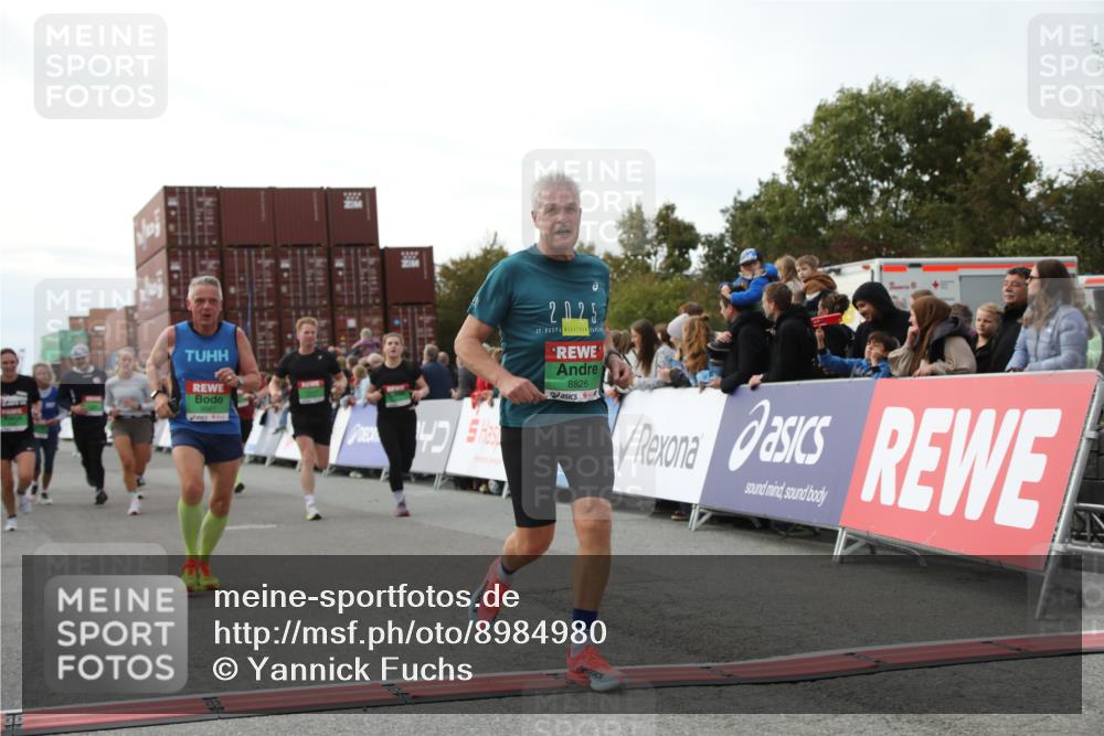 03.10.2025 - Köhlbrandbrückenlauf Yannick Fuchs http://msf.ph/oto/8984980 03.10.2025 16:09:46 Ziel 7272, 7305, 7306, 7452, 7498, 7583, 7742, 8814, 8826, 8834, 9024, 9097, 9181, 9567, 9600, 9671, 9748 meine-sportfotos.de