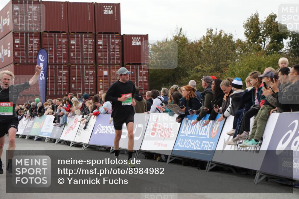 03.10.2025 - Köhlbrandbrückenlauf Yannick Fuchs http://msf.ph/oto/8984982 03.10.2025 15:57:03 Ziel 7041, 7593, 7618, 7882, 9751 meine-sportfotos.de