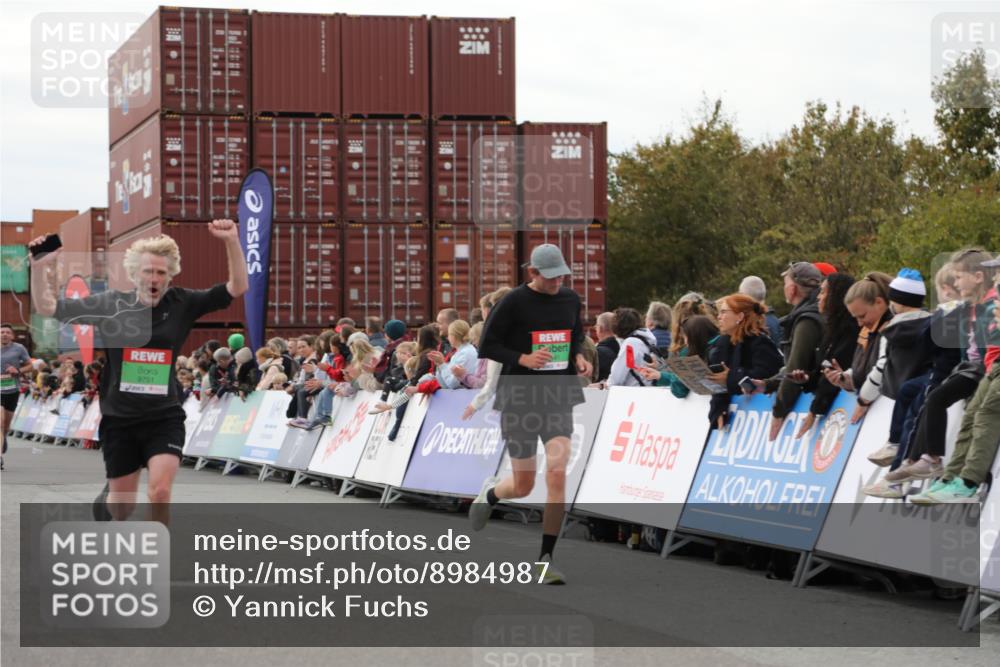 03.10.2025 - Köhlbrandbrückenlauf Yannick Fuchs http://msf.ph/oto/8984987 03.10.2025 15:57:04 Ziel 7041, 7593, 7618, 7882, 9751 meine-sportfotos.de
