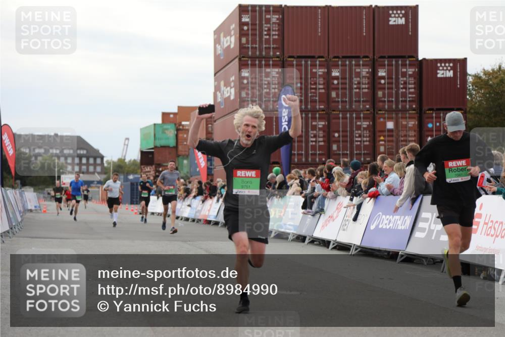 03.10.2025 - Köhlbrandbrückenlauf Yannick Fuchs http://msf.ph/oto/8984990 03.10.2025 15:57:04 Ziel 7041, 7593, 7618, 7882, 9751 meine-sportfotos.de