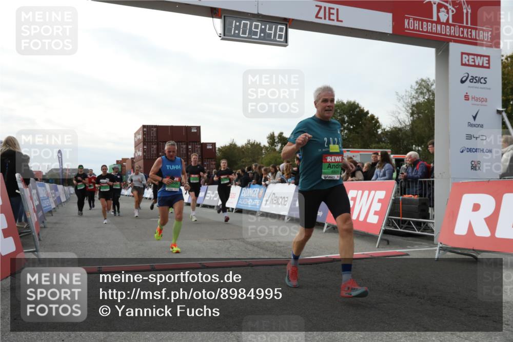 03.10.2025 - Köhlbrandbrückenlauf Yannick Fuchs http://msf.ph/oto/8984995 03.10.2025 16:09:46 Ziel 7272, 7305, 7306, 7452, 7498, 7583, 7742, 8814, 8826, 8834, 9024, 9097, 9181, 9567, 9600, 9671, 9748 meine-sportfotos.de