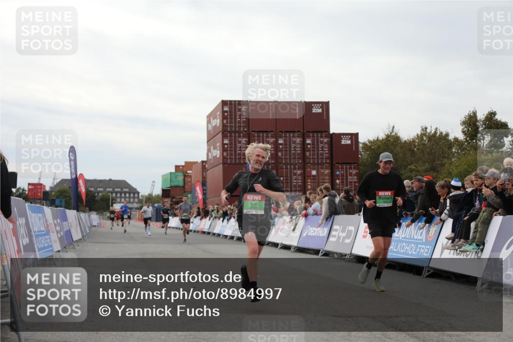03.10.2025 - Köhlbrandbrückenlauf Yannick Fuchs http://msf.ph/oto/8984997 03.10.2025 15:57:05 Ziel 7041, 7593, 7618, 9751 meine-sportfotos.de