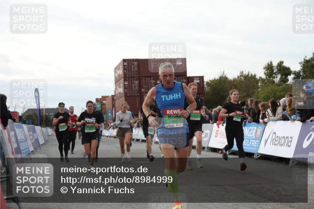03.10.2025 - Köhlbrandbrückenlauf Yannick Fuchs http://msf.ph/oto/8984999 03.10.2025 16:09:47 Ziel 7272, 7305, 7306, 7452, 7498, 7583, 7742, 8814, 8826, 8834, 9024, 9097, 9181, 9567, 9600, 9671, 9748 meine-sportfotos.de