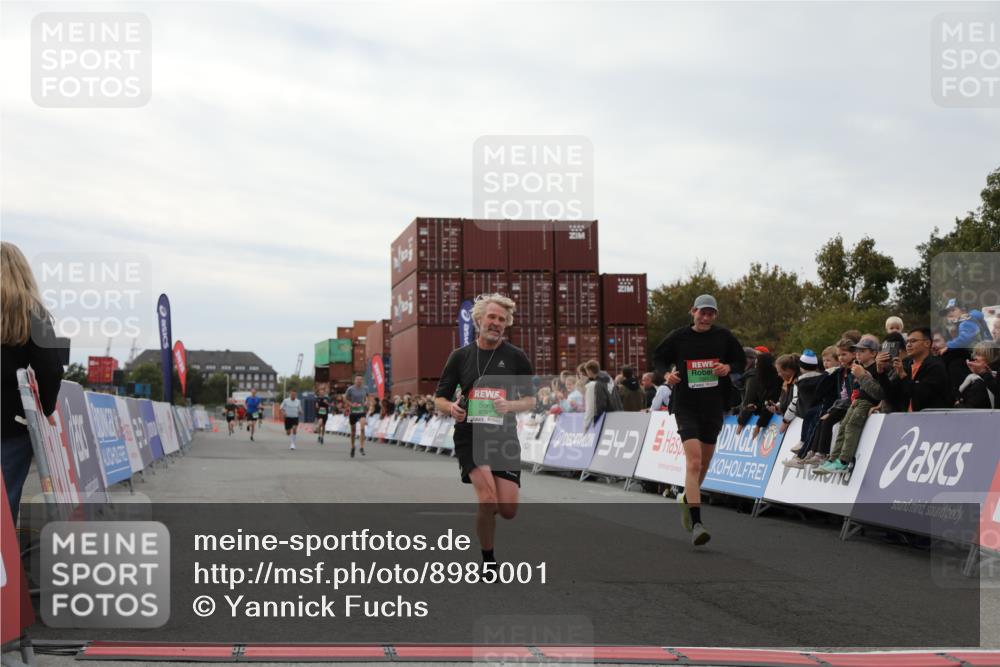 03.10.2025 - Köhlbrandbrückenlauf Yannick Fuchs http://msf.ph/oto/8985001 03.10.2025 15:57:05 Ziel 7041, 7593, 7618, 9751 meine-sportfotos.de