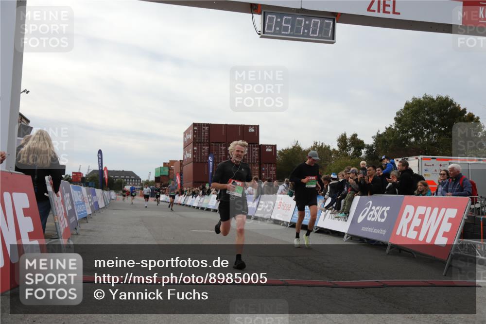 03.10.2025 - Köhlbrandbrückenlauf Yannick Fuchs http://msf.ph/oto/8985005 03.10.2025 15:57:05 Ziel 7041, 7593, 7618, 9751 meine-sportfotos.de