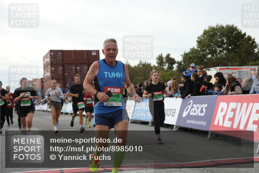 03.10.2025 - Köhlbrandbrückenlauf Yannick Fuchs http://msf.ph/oto/8985010 03.10.2025 16:09:47 Ziel 7272, 7305, 7306, 7452, 7498, 7583, 7742, 8814, 8826, 8834, 9024, 9097, 9181, 9567, 9600, 9671, 9748 meine-sportfotos.de