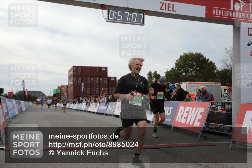 03.10.2025 - Köhlbrandbrückenlauf Yannick Fuchs http://msf.ph/oto/8985024 03.10.2025 15:57:06 Ziel 7041, 7107, 7593, 7618, 9032, 9751 meine-sportfotos.de