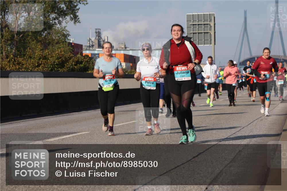 03.10.2025 - Köhlbrandbrückenlauf Luisa Fischer http://msf.ph/oto/8985030 03.10.2025 11:15:14 Position 3 2894, 2344, 2895 meine-sportfotos.de