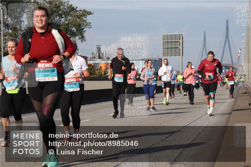 03.10.2025 - Köhlbrandbrückenlauf Luisa Fischer http://msf.ph/oto/8985046 03.10.2025 11:15:17 Position 3 2894, 2344, 2895 meine-sportfotos.de
