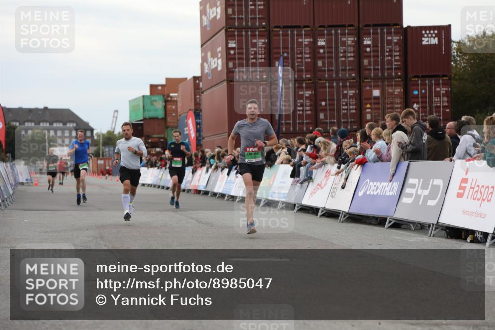 03.10.2025 - Köhlbrandbrückenlauf Yannick Fuchs http://msf.ph/oto/8985047 03.10.2025 15:57:08 Ziel 7041, 7107, 7593, 7618, 9032, 9751 meine-sportfotos.de