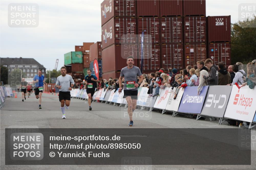 03.10.2025 - Köhlbrandbrückenlauf Yannick Fuchs http://msf.ph/oto/8985050 03.10.2025 15:57:08 Ziel 7041, 7107, 7593, 7618, 9032, 9751 meine-sportfotos.de