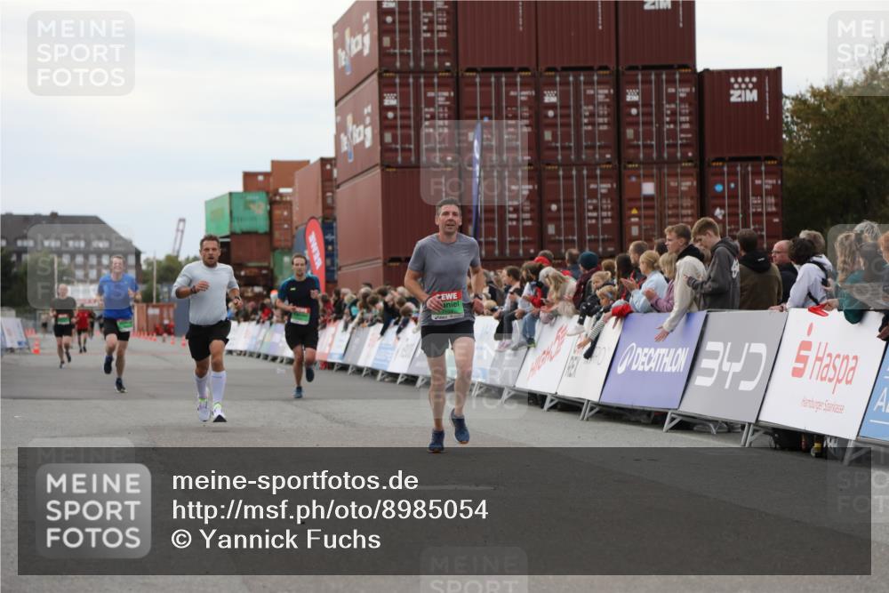 03.10.2025 - Köhlbrandbrückenlauf Yannick Fuchs http://msf.ph/oto/8985054 03.10.2025 15:57:08 Ziel 7041, 7107, 7593, 7618, 9032, 9751 meine-sportfotos.de