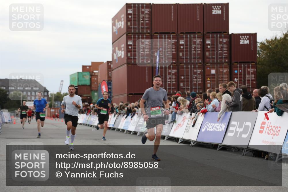 03.10.2025 - Köhlbrandbrückenlauf Yannick Fuchs http://msf.ph/oto/8985058 03.10.2025 15:57:09 Ziel 7041, 7107, 7593, 7618, 9032, 9751 meine-sportfotos.de