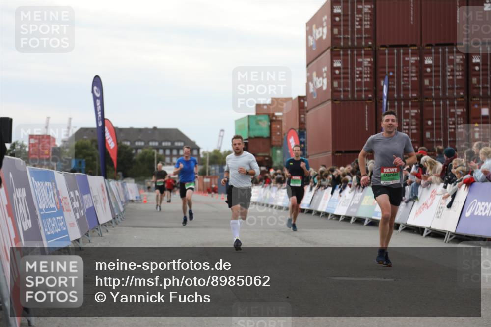 03.10.2025 - Köhlbrandbrückenlauf Yannick Fuchs http://msf.ph/oto/8985062 03.10.2025 15:57:09 Ziel 7041, 7107, 7593, 7618, 9032, 9751 meine-sportfotos.de