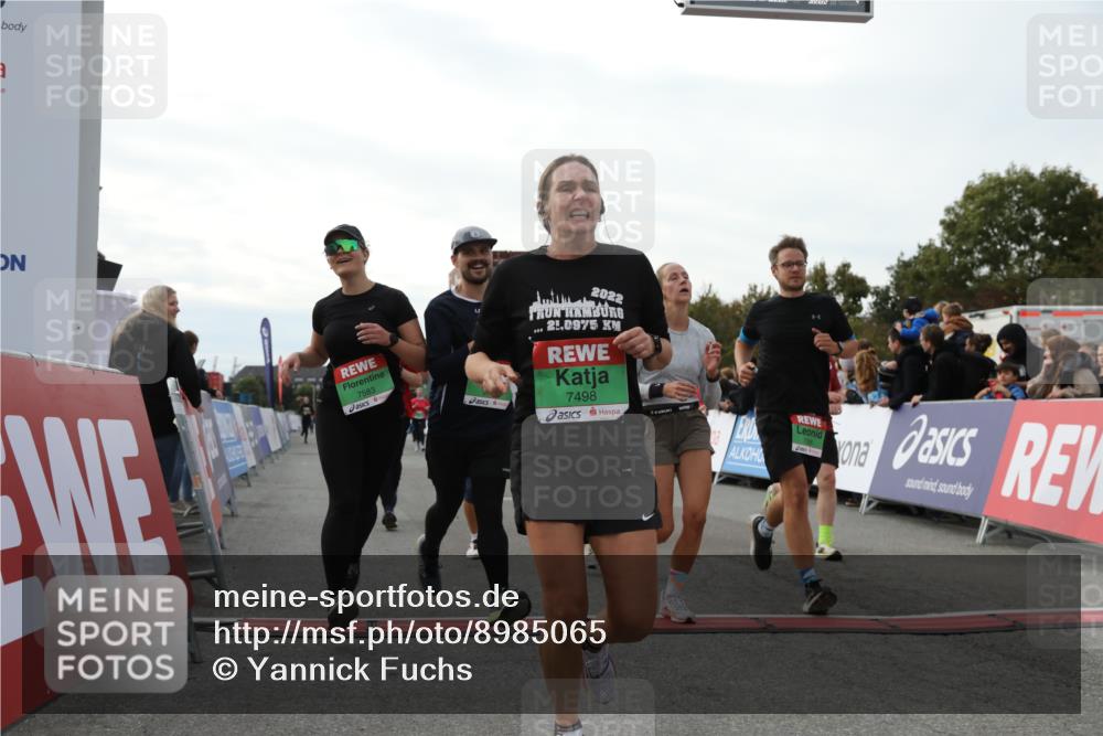 03.10.2025 - Köhlbrandbrückenlauf Yannick Fuchs http://msf.ph/oto/8985065 03.10.2025 16:09:49 Ziel 7205, 7272, 7305, 7306, 7452, 7498, 7583, 7742, 7863, 8014, 8814, 8826, 9097, 9181, 9341, 9567, 9600, 9671, 9748 meine-sportfotos.de