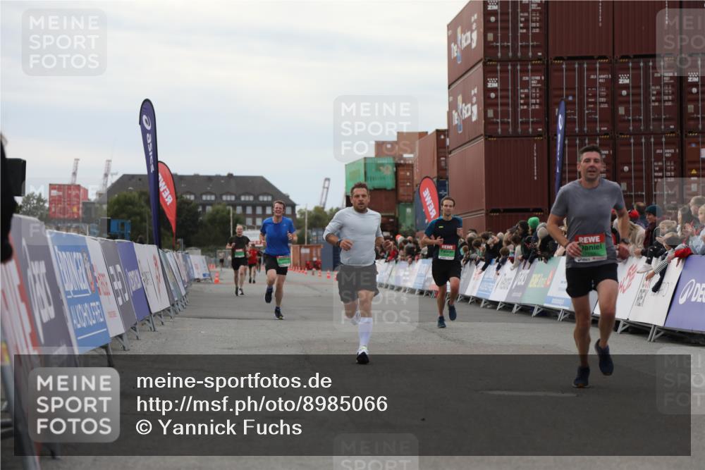 03.10.2025 - Köhlbrandbrückenlauf Yannick Fuchs http://msf.ph/oto/8985066 03.10.2025 15:57:09 Ziel 7041, 7107, 7593, 7618, 9032, 9751 meine-sportfotos.de