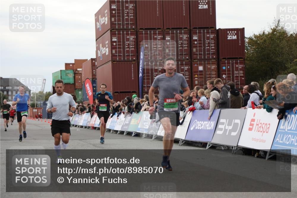 03.10.2025 - Köhlbrandbrückenlauf Yannick Fuchs http://msf.ph/oto/8985070 03.10.2025 15:57:09 Ziel 7041, 7107, 7593, 7618, 9032, 9751 meine-sportfotos.de