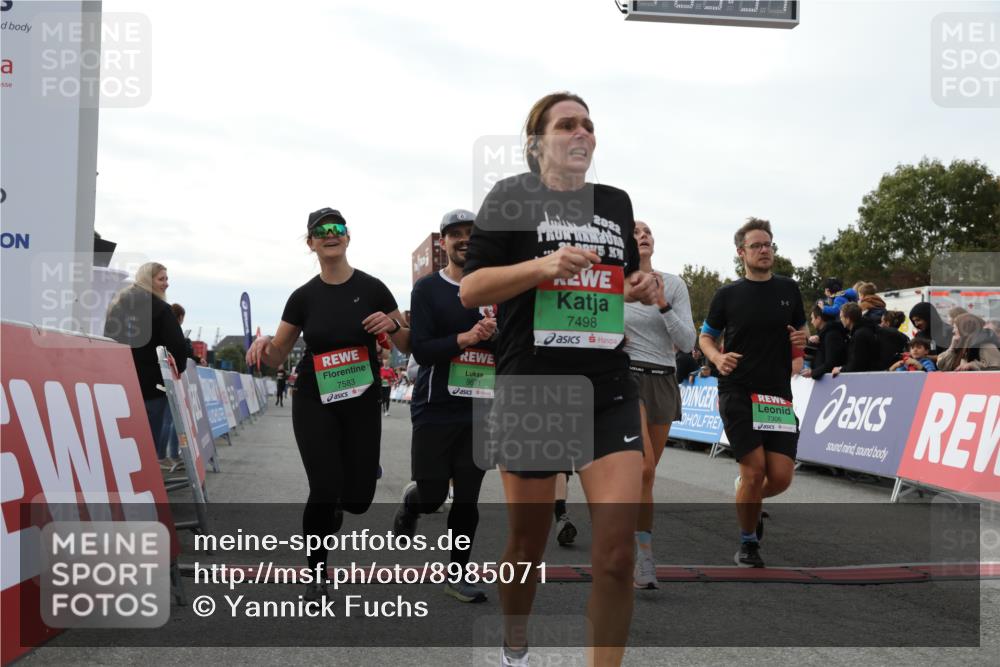 03.10.2025 - Köhlbrandbrückenlauf Yannick Fuchs http://msf.ph/oto/8985071 03.10.2025 16:09:49 Ziel 7205, 7272, 7305, 7306, 7452, 7498, 7583, 7742, 7863, 8014, 8814, 8826, 9097, 9181, 9341, 9567, 9600, 9671, 9748 meine-sportfotos.de