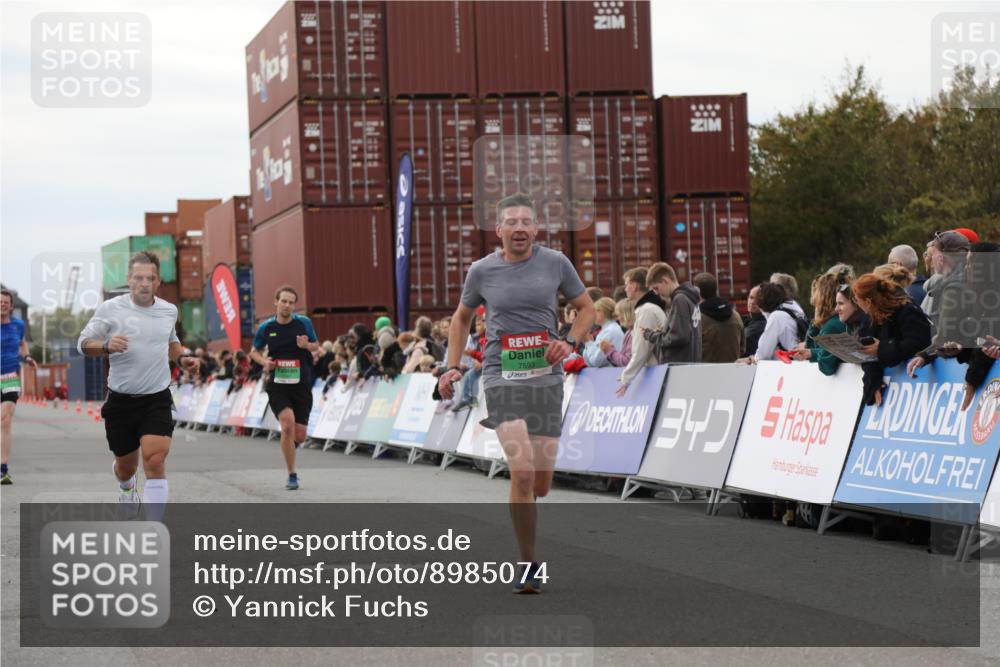 03.10.2025 - Köhlbrandbrückenlauf Yannick Fuchs http://msf.ph/oto/8985074 03.10.2025 15:57:10 Ziel 7041, 7107, 7593, 7618, 9032 meine-sportfotos.de