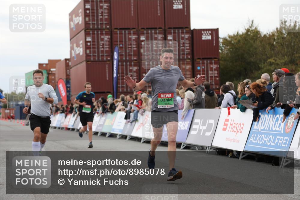 03.10.2025 - Köhlbrandbrückenlauf Yannick Fuchs http://msf.ph/oto/8985078 03.10.2025 15:57:10 Ziel 7041, 7107, 7593, 7618, 9032 meine-sportfotos.de