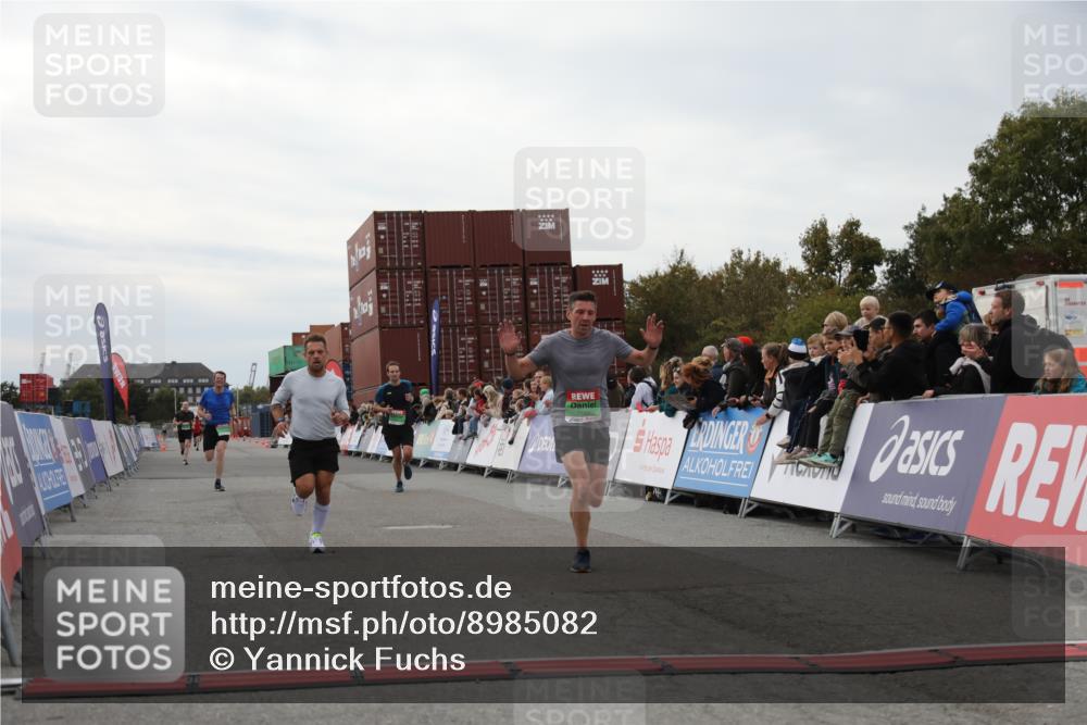 03.10.2025 - Köhlbrandbrückenlauf Yannick Fuchs http://msf.ph/oto/8985082 03.10.2025 15:57:10 Ziel 7041, 7107, 7593, 7618, 9032 meine-sportfotos.de