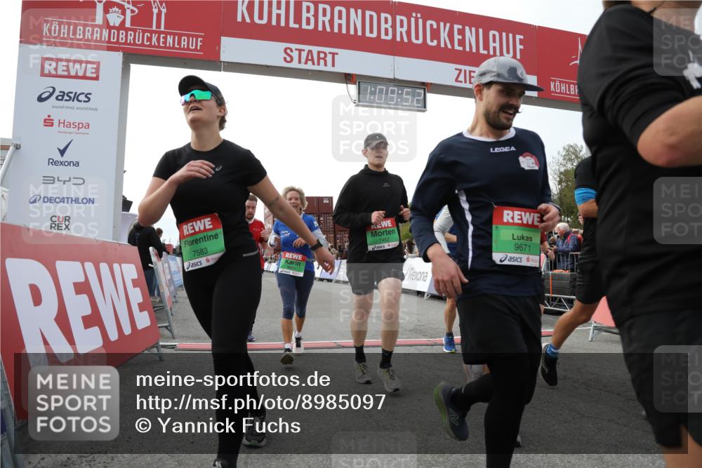 03.10.2025 - Köhlbrandbrückenlauf Yannick Fuchs http://msf.ph/oto/8985097 03.10.2025 16:09:50 Ziel 7205, 7272, 7305, 7306, 7452, 7498, 7583, 7742, 7743, 7863, 8014, 8814, 9028, 9097, 9181, 9341, 9567, 9600, 9671, 9748 meine-sportfotos.de