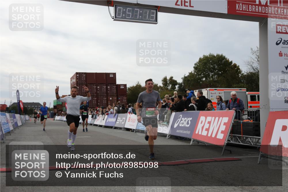 03.10.2025 - Köhlbrandbrückenlauf Yannick Fuchs http://msf.ph/oto/8985098 03.10.2025 15:57:11 Ziel 7107, 7593, 7618, 9032, 9087 meine-sportfotos.de