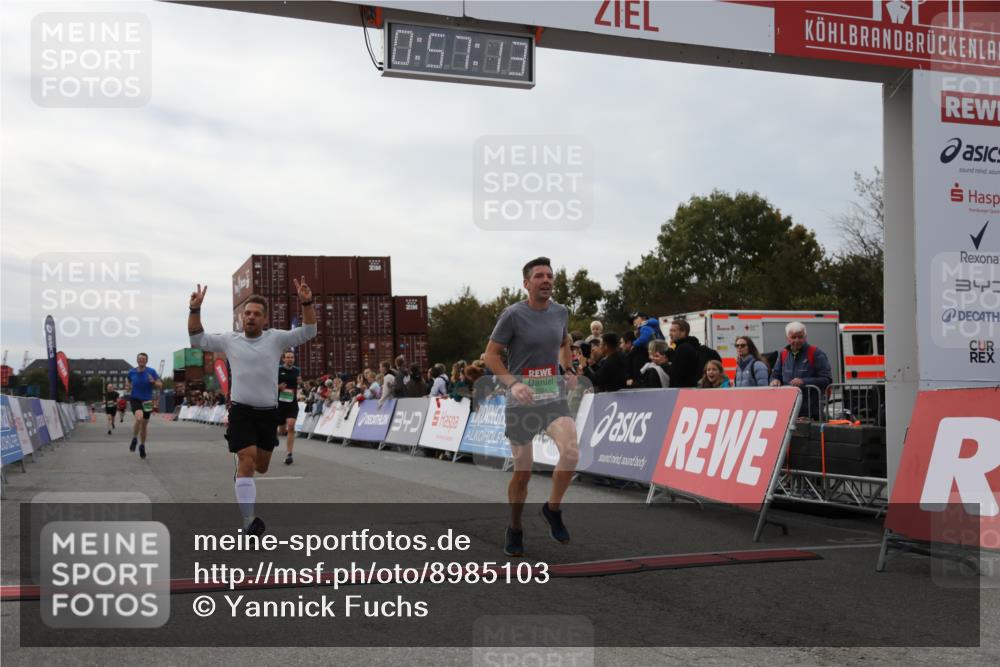 03.10.2025 - Köhlbrandbrückenlauf Yannick Fuchs http://msf.ph/oto/8985103 03.10.2025 15:57:11 Ziel 7107, 7593, 7618, 9032, 9087 meine-sportfotos.de
