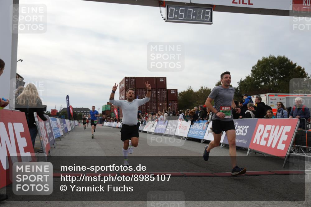 03.10.2025 - Köhlbrandbrückenlauf Yannick Fuchs http://msf.ph/oto/8985107 03.10.2025 15:57:11 Ziel 7107, 7593, 7618, 9032, 9087 meine-sportfotos.de