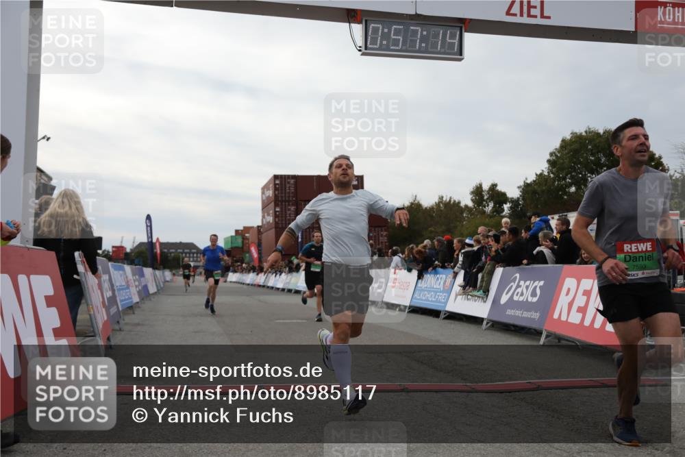 03.10.2025 - Köhlbrandbrückenlauf Yannick Fuchs http://msf.ph/oto/8985117 03.10.2025 15:57:12 Ziel 7107, 7593, 7618, 9032, 9087 meine-sportfotos.de