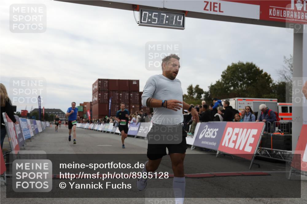 03.10.2025 - Köhlbrandbrückenlauf Yannick Fuchs http://msf.ph/oto/8985128 03.10.2025 15:57:12 Ziel 7107, 7593, 7618, 9032, 9087 meine-sportfotos.de