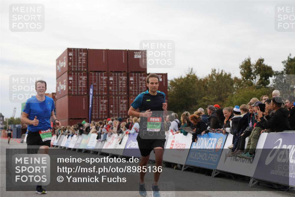 03.10.2025 - Köhlbrandbrückenlauf Yannick Fuchs http://msf.ph/oto/8985136 03.10.2025 15:57:13 Ziel 7107, 7593, 7618, 9032, 9087 meine-sportfotos.de