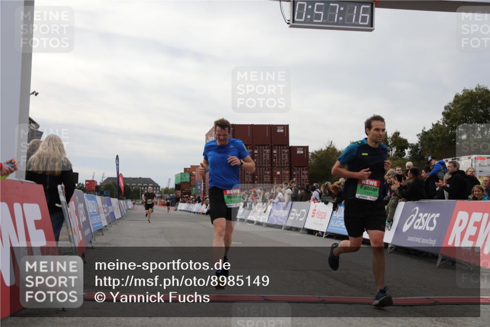 03.10.2025 - Köhlbrandbrückenlauf Yannick Fuchs http://msf.ph/oto/8985149 03.10.2025 15:57:14 Ziel 7107, 7593, 7618, 9032, 9087 meine-sportfotos.de