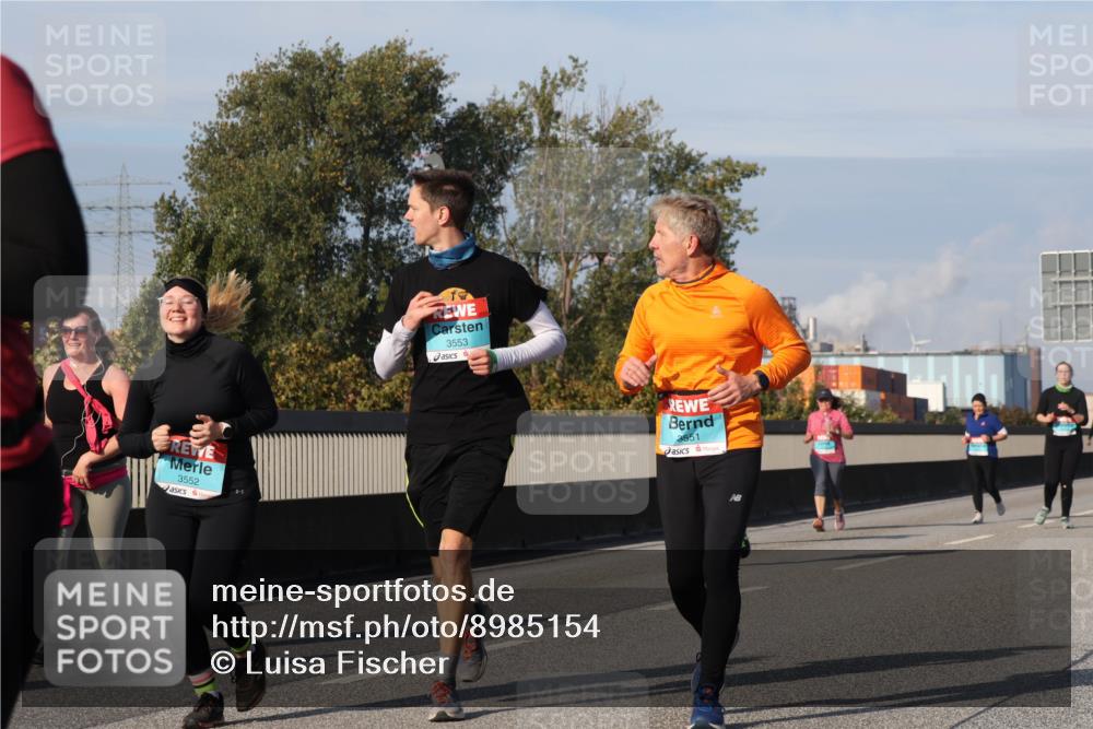 03.10.2025 - Köhlbrandbrückenlauf Luisa Fischer http://msf.ph/oto/8985154 03.10.2025 11:15:35 Position 3 3552, 3553, 3551 meine-sportfotos.de