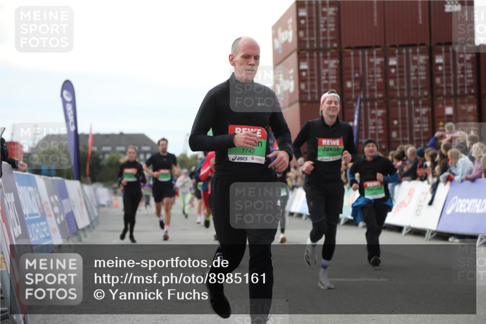 03.10.2025 - Köhlbrandbrückenlauf Yannick Fuchs http://msf.ph/oto/8985161 03.10.2025 16:09:54 Ziel 7175, 7205, 7272, 7742, 7743, 7753, 7863, 8014, 8817, 9028, 9181, 9341, 9600 meine-sportfotos.de