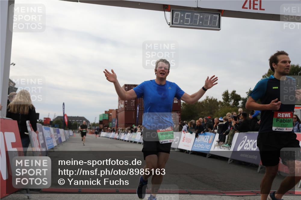 03.10.2025 - Köhlbrandbrückenlauf Yannick Fuchs http://msf.ph/oto/8985163 03.10.2025 15:57:15 Ziel 7107, 7593, 7618, 9032, 9087 meine-sportfotos.de