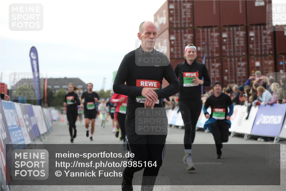 03.10.2025 - Köhlbrandbrückenlauf Yannick Fuchs http://msf.ph/oto/8985164 03.10.2025 16:09:54 Ziel 7175, 7205, 7272, 7742, 7743, 7753, 7863, 8014, 8817, 9028, 9181, 9341, 9600 meine-sportfotos.de