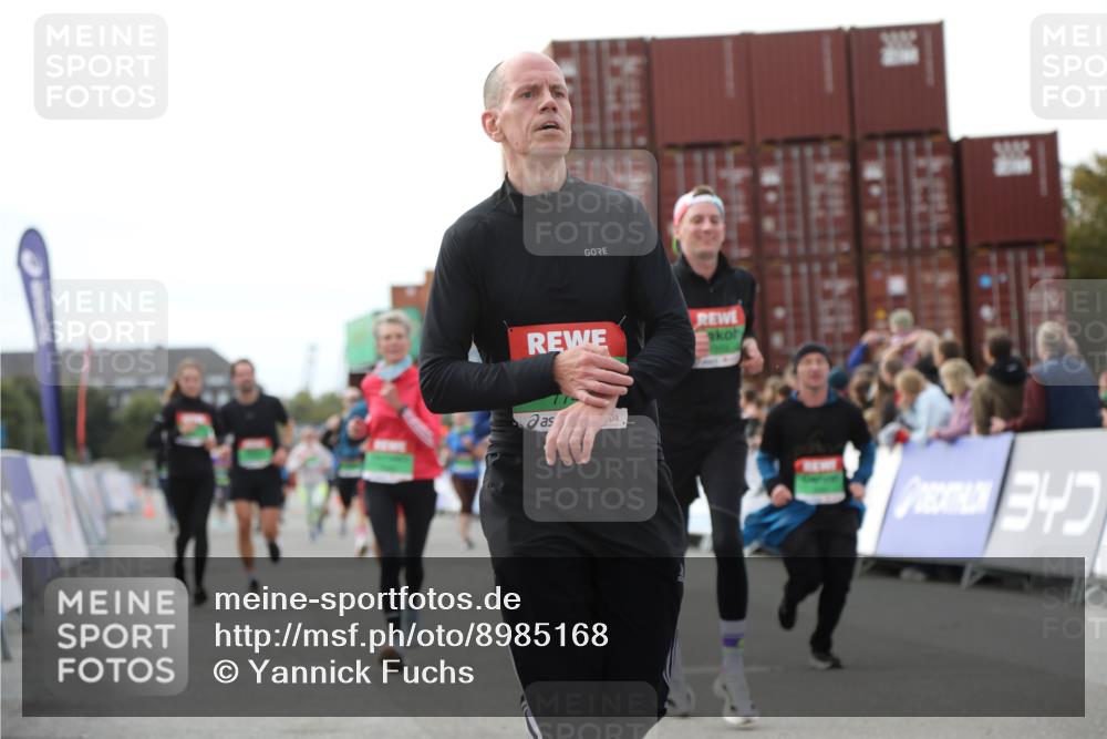 03.10.2025 - Köhlbrandbrückenlauf Yannick Fuchs http://msf.ph/oto/8985168 03.10.2025 16:09:55 Ziel 7175, 7205, 7742, 7743, 7753, 7863, 8014, 8817, 9028, 9341, 9601 meine-sportfotos.de
