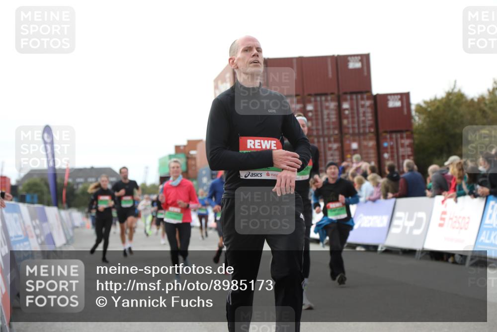 03.10.2025 - Köhlbrandbrückenlauf Yannick Fuchs http://msf.ph/oto/8985173 03.10.2025 16:09:55 Ziel 7175, 7205, 7742, 7743, 7753, 7863, 8014, 8817, 9028, 9341, 9601 meine-sportfotos.de