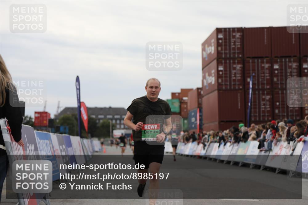 03.10.2025 - Köhlbrandbrückenlauf Yannick Fuchs http://msf.ph/oto/8985197 03.10.2025 15:57:19 Ziel 9087, 9668 meine-sportfotos.de