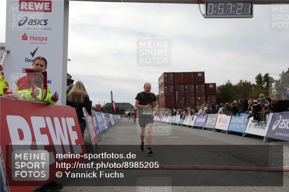 03.10.2025 - Köhlbrandbrückenlauf Yannick Fuchs http://msf.ph/oto/8985205 03.10.2025 15:57:19 Ziel 9087, 9668 meine-sportfotos.de