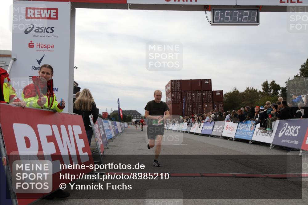 03.10.2025 - Köhlbrandbrückenlauf Yannick Fuchs http://msf.ph/oto/8985210 03.10.2025 15:57:19 Ziel 9087, 9668 meine-sportfotos.de