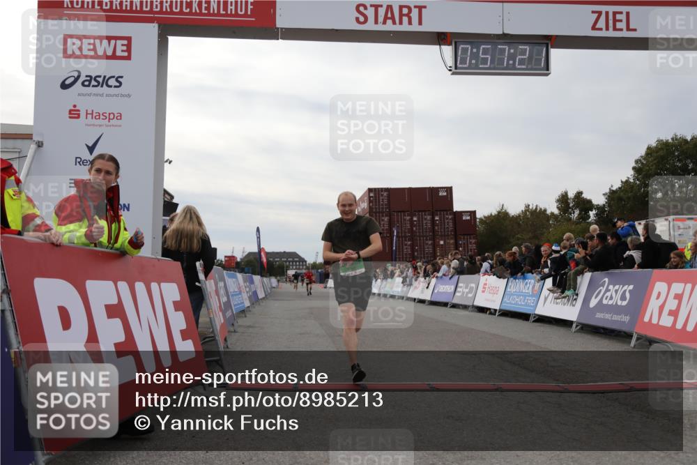 03.10.2025 - Köhlbrandbrückenlauf Yannick Fuchs http://msf.ph/oto/8985213 03.10.2025 15:57:20 Ziel 7261, 9087, 9668 meine-sportfotos.de