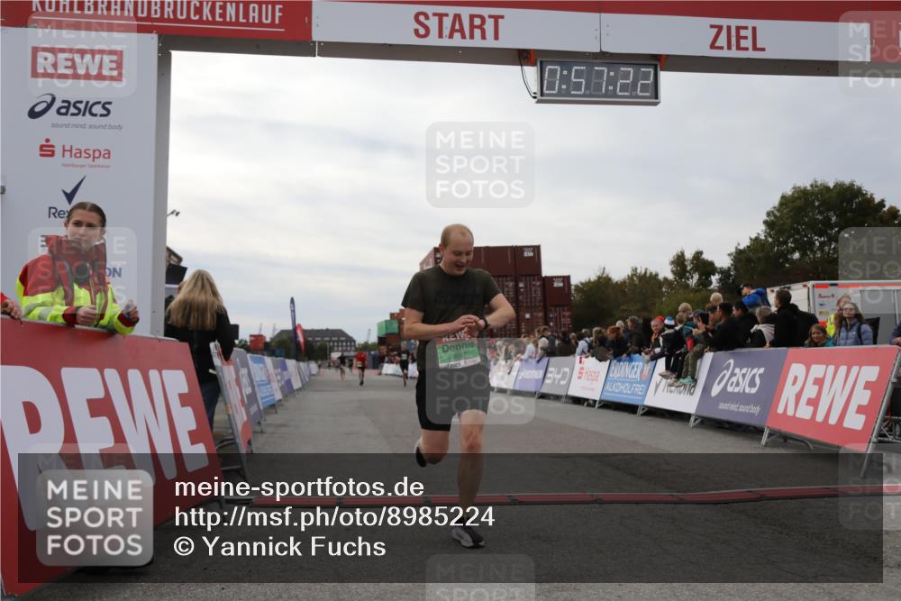 03.10.2025 - Köhlbrandbrückenlauf Yannick Fuchs http://msf.ph/oto/8985224 03.10.2025 15:57:20 Ziel 7261, 9087, 9668 meine-sportfotos.de