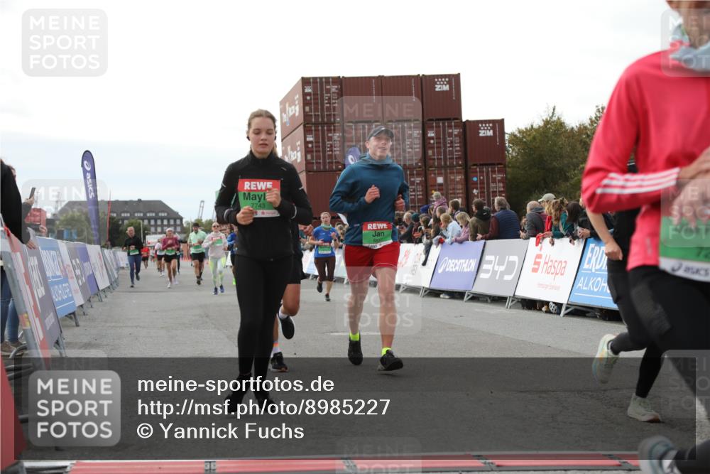 03.10.2025 - Köhlbrandbrückenlauf Yannick Fuchs http://msf.ph/oto/8985227 03.10.2025 16:09:59 Ziel 7175, 7205, 7273, 7528, 7529, 7743, 7753, 7863, 8014, 8817, 8882, 9028, 9090, 9323, 9341, 9601 meine-sportfotos.de