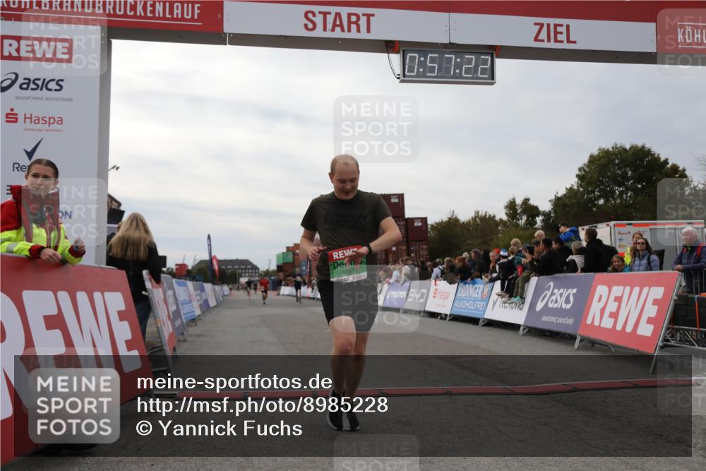 03.10.2025 - Köhlbrandbrückenlauf Yannick Fuchs http://msf.ph/oto/8985228 03.10.2025 15:57:20 Ziel 7261, 9087, 9668 meine-sportfotos.de