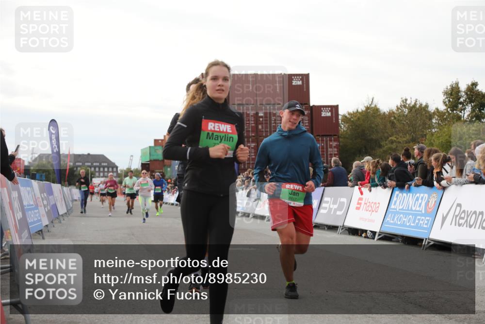 03.10.2025 - Köhlbrandbrückenlauf Yannick Fuchs http://msf.ph/oto/8985230 03.10.2025 16:09:59 Ziel 7175, 7205, 7273, 7528, 7529, 7743, 7753, 7863, 8014, 8817, 8882, 9028, 9090, 9323, 9341, 9601 meine-sportfotos.de